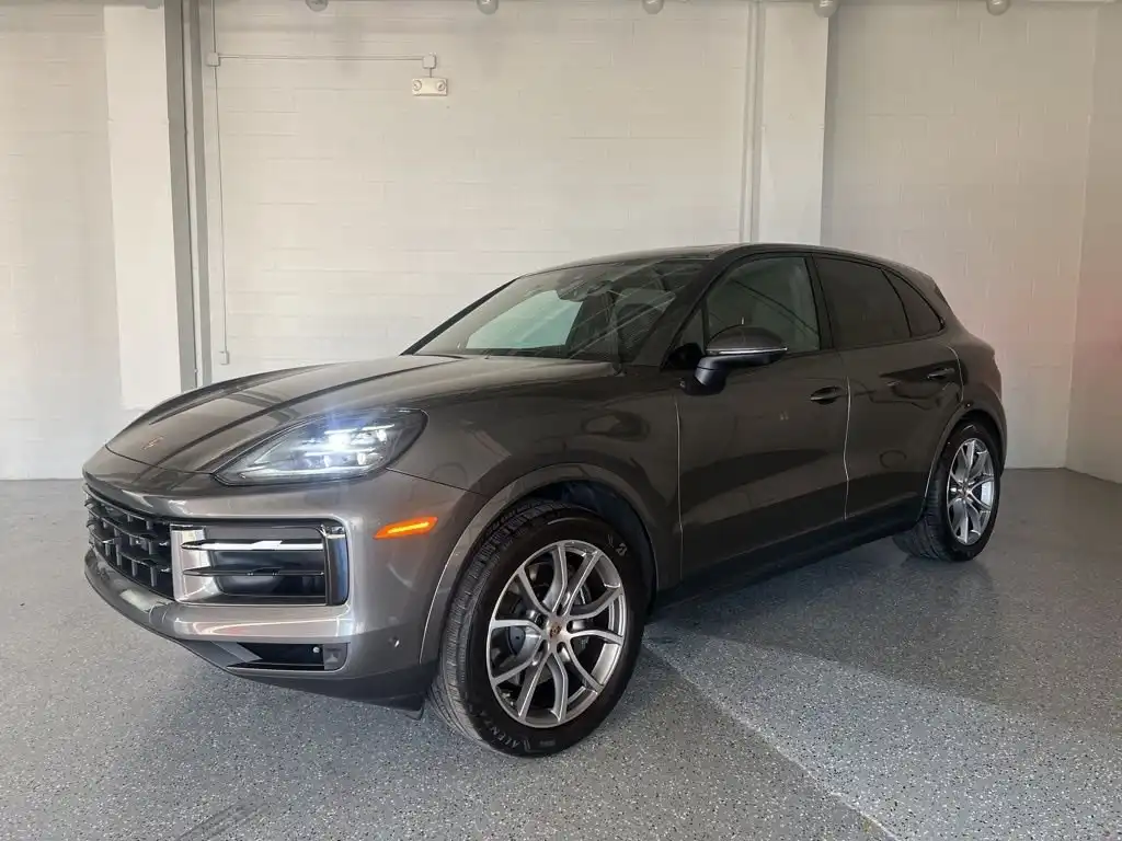 2025 Porsche Cayenne Base's photo