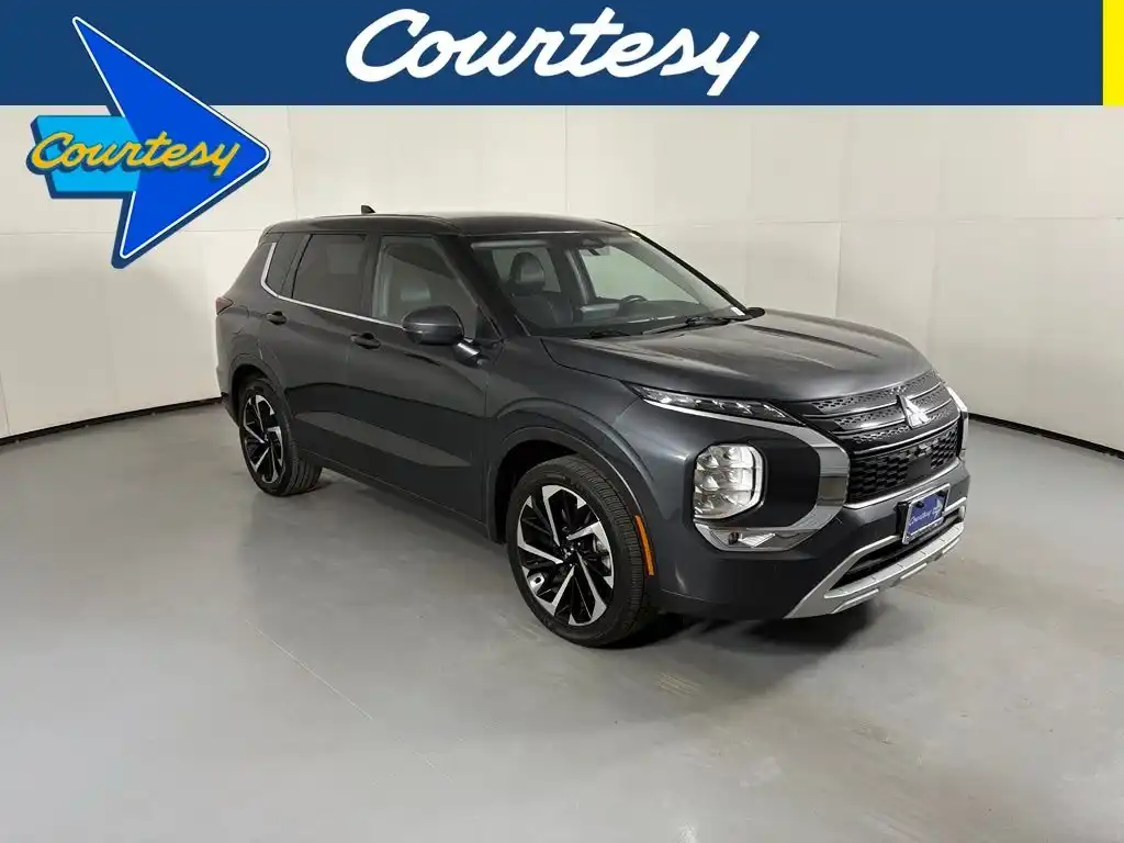 2024 Mitsubishi Outlander SE 2WD's photo