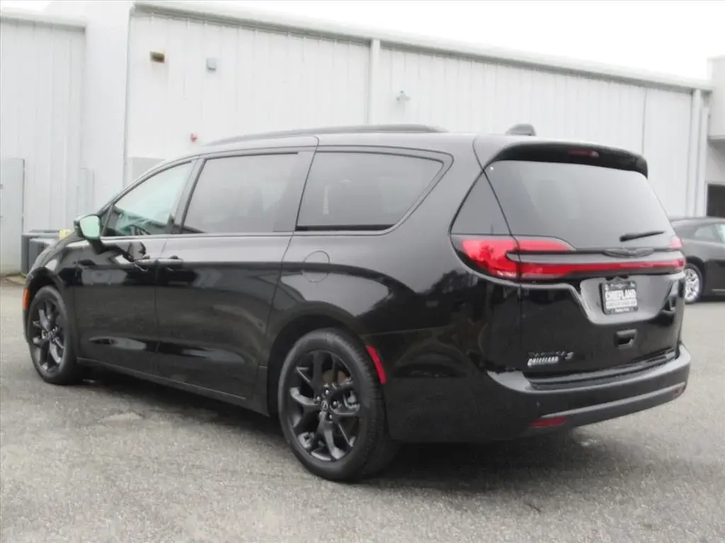 2026 Chrysler Pacifica Select photo 4