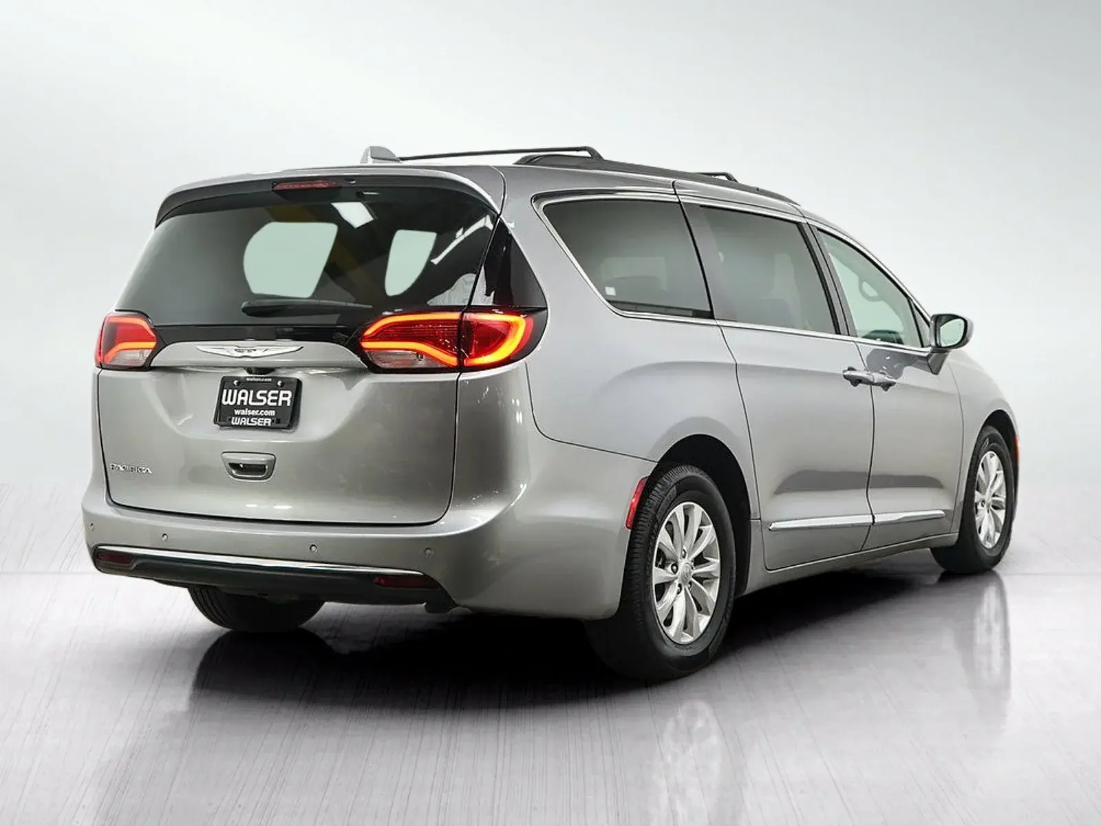 2017 Chrysler Pacifica Touring-L photo 5