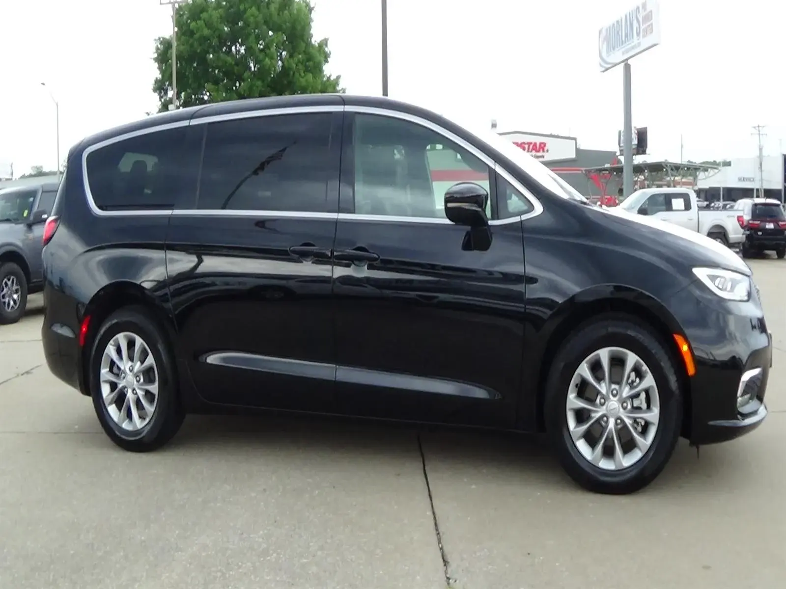 2026 Chrysler Pacifica Limited photo 5