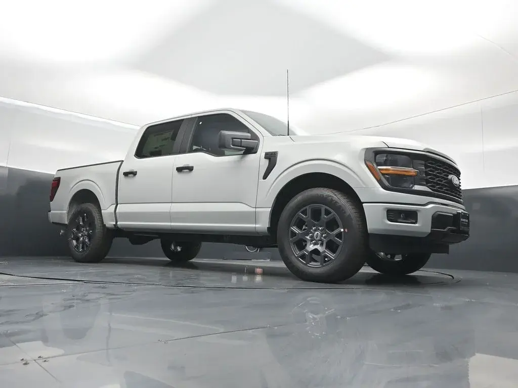 2026 Ford F-150 STX SuperCrew 5-1/2' Box photo 3