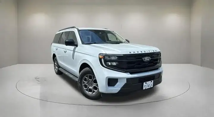 2025 Ford Expedition Active photo 1