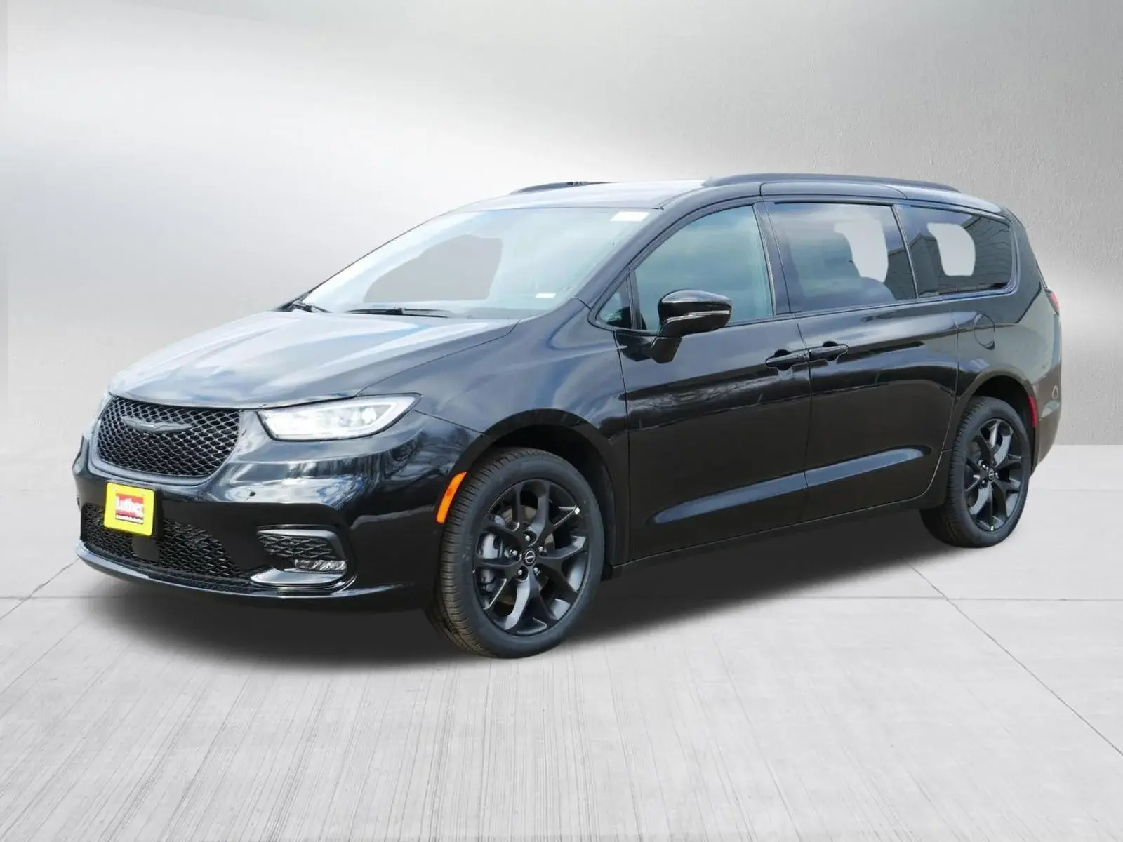 2026 Chrysler Pacifica Select AWD photo 3