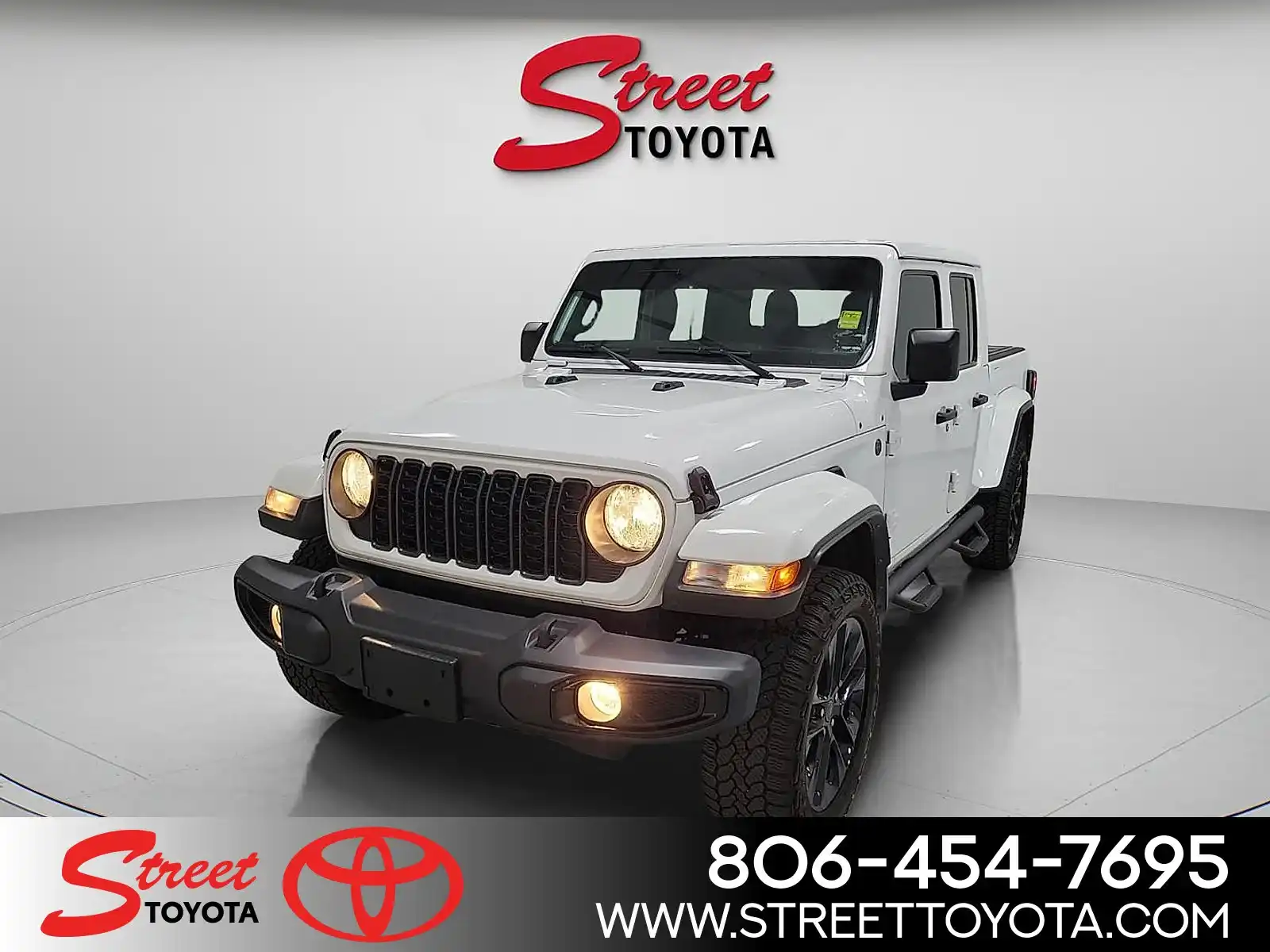 2024 Jeep Gladiator Nighthawk Auto's photo