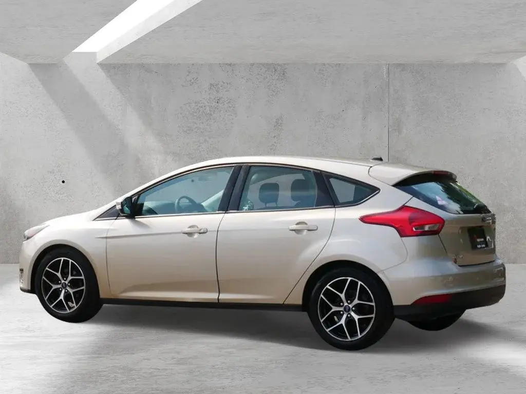 2018 Ford Focus Hatch SEL photo 4