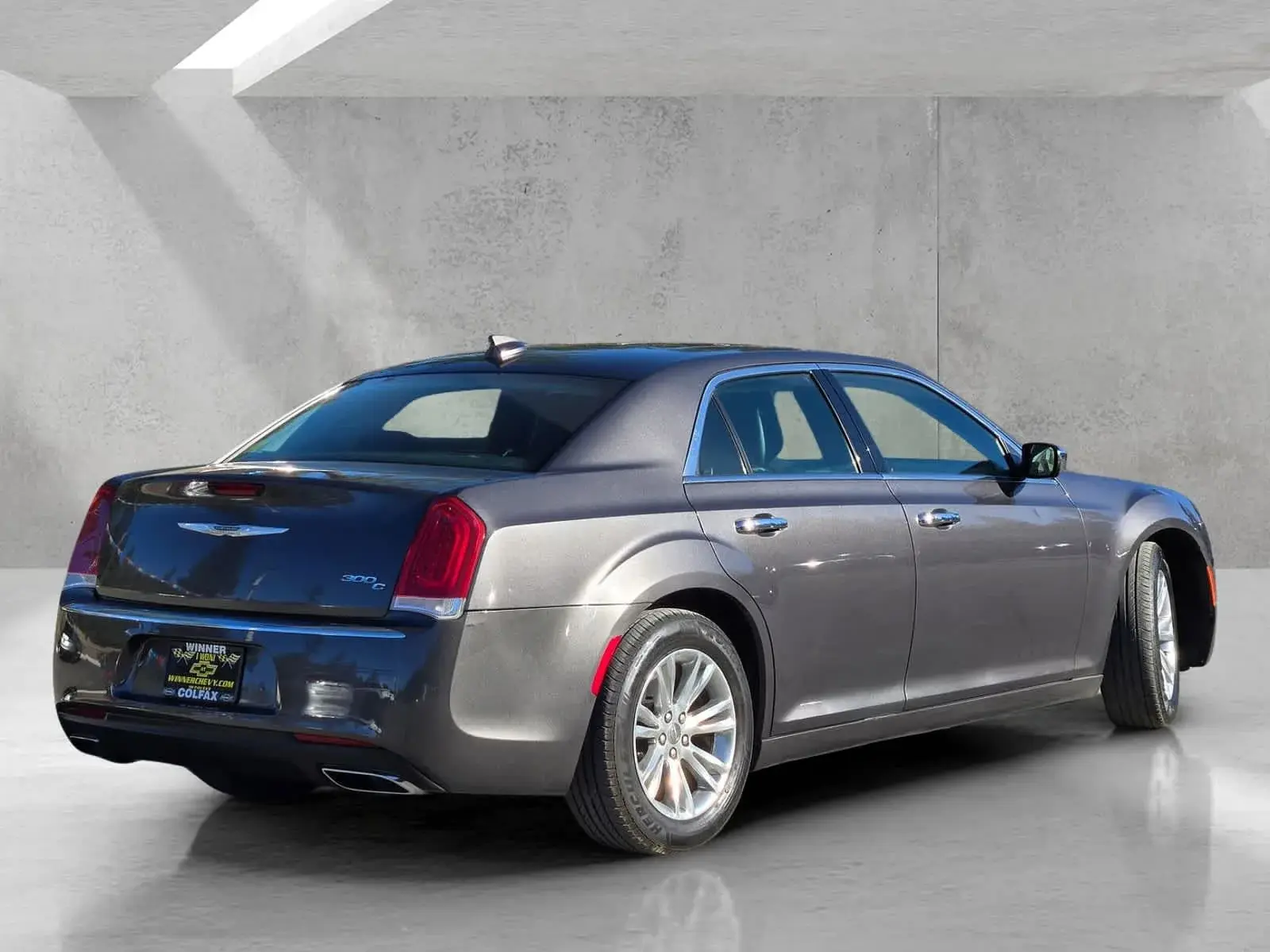 2016 Chrysler 300 C photo 4
