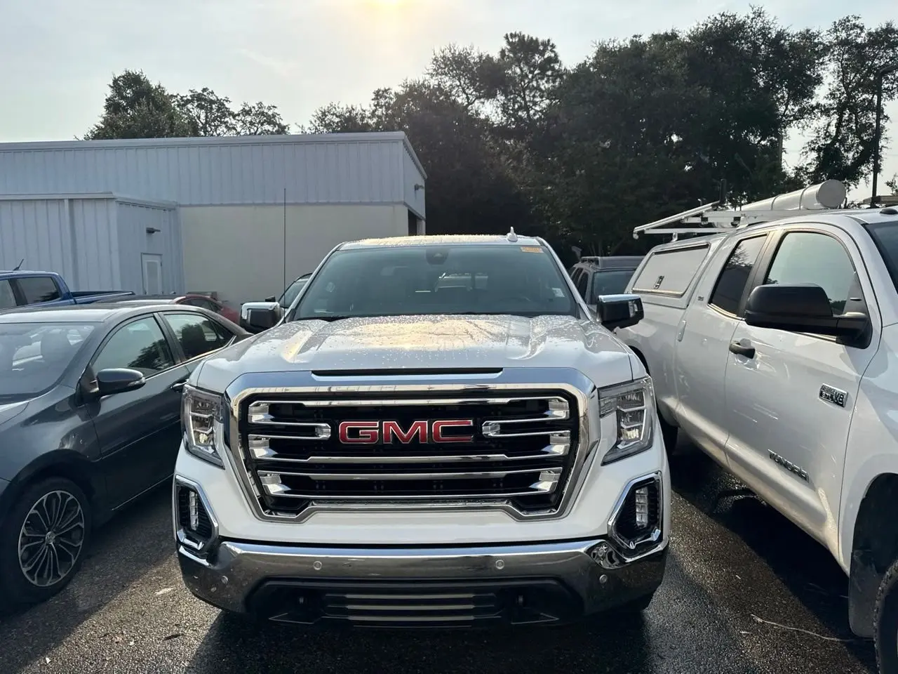2021 GMC Sierra 4WD Crew Cab Short Box SLT photo 3