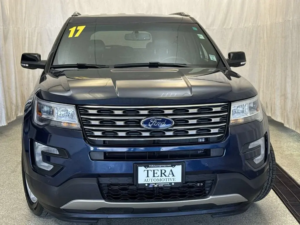 2017 Ford Explorer XLT 4WD photo 4