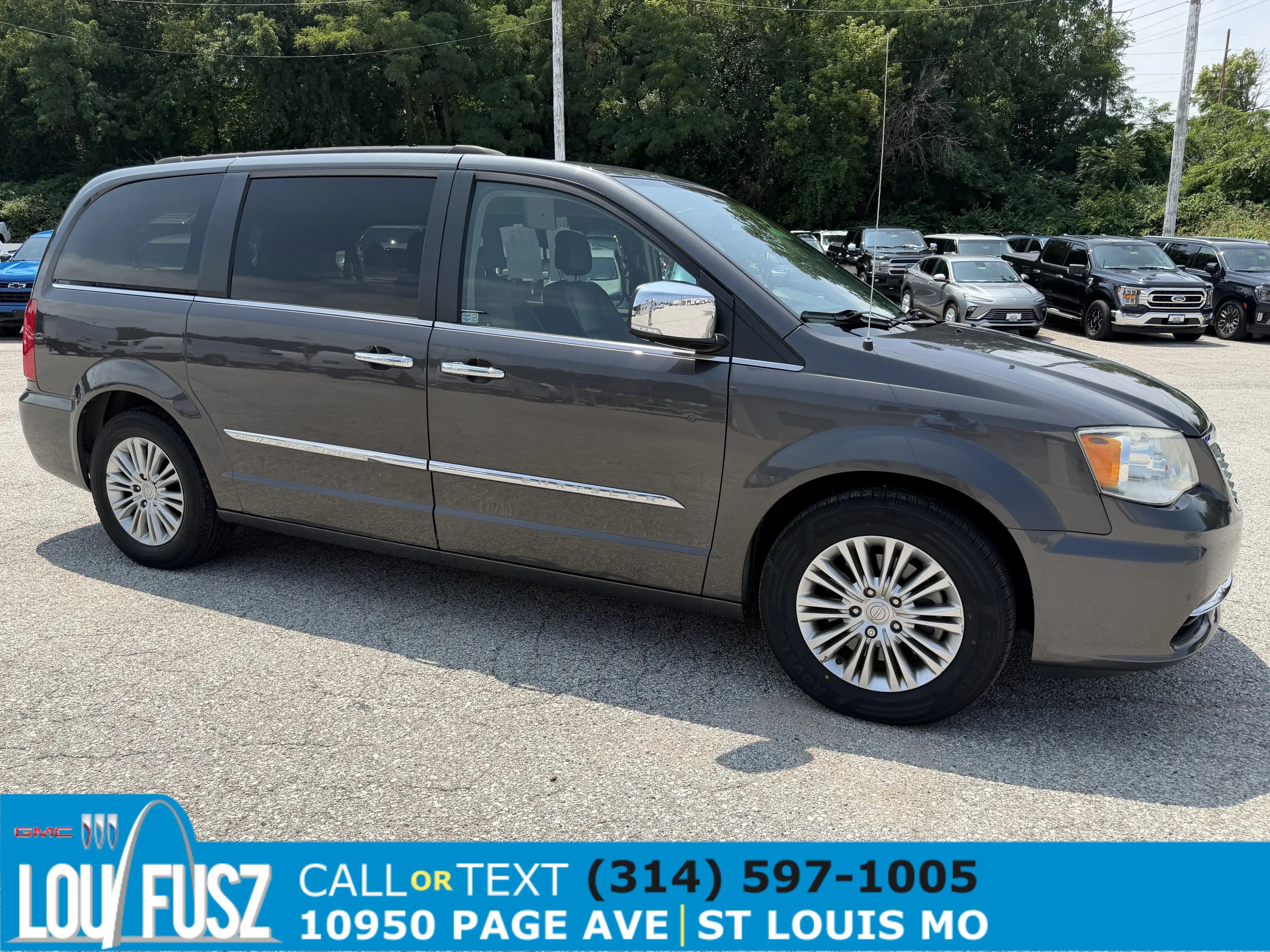 2015 Chrysler Town & Country Touring-L's photo