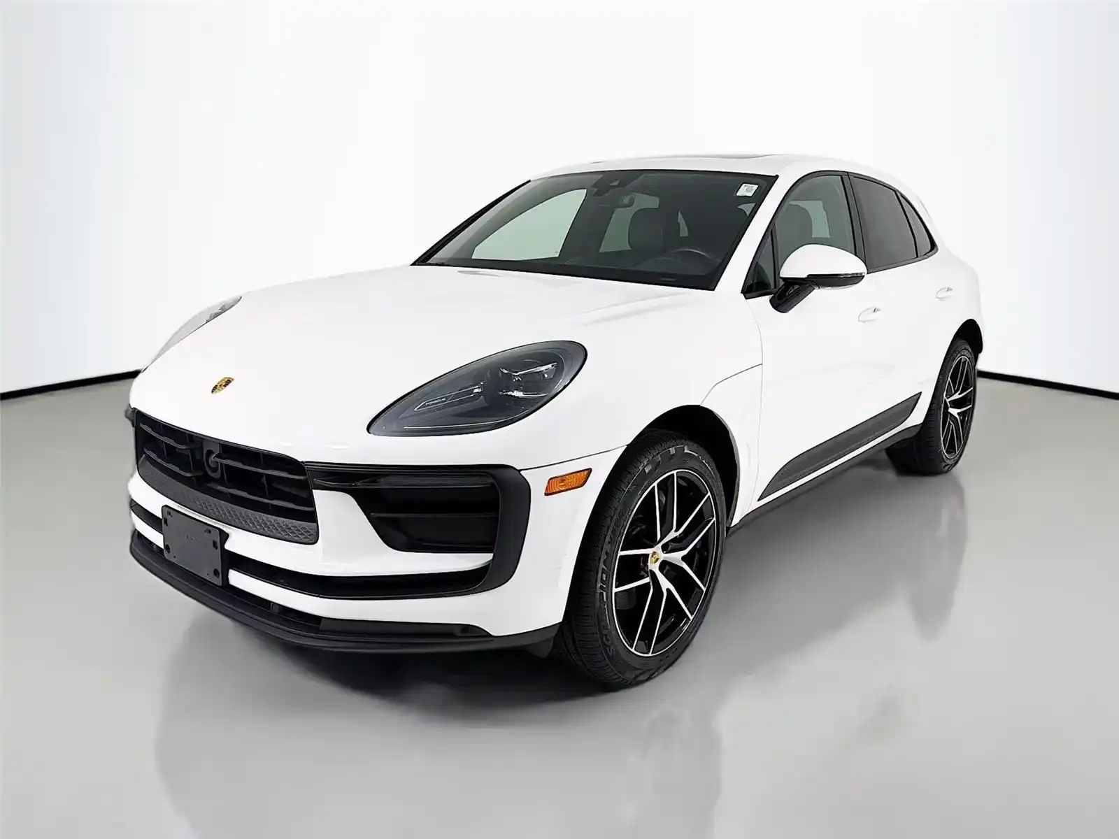 2023 Porsche Macan T's photo
