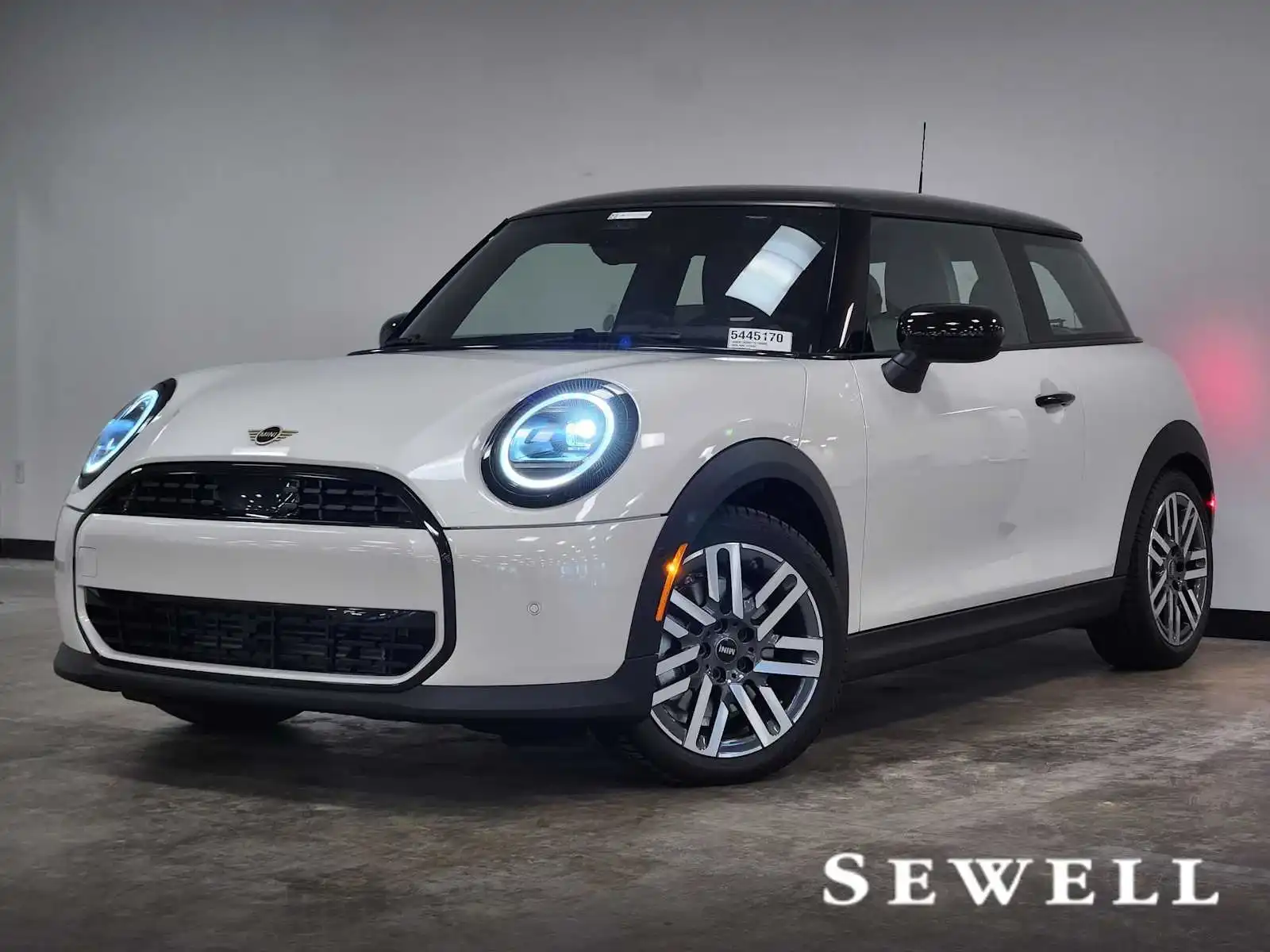 2026 MINI Hardtop Cooper Oxford Edition's photo