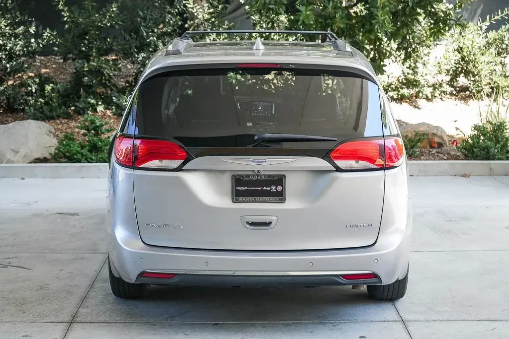 2018 Chrysler Pacifica Limited photo 5
