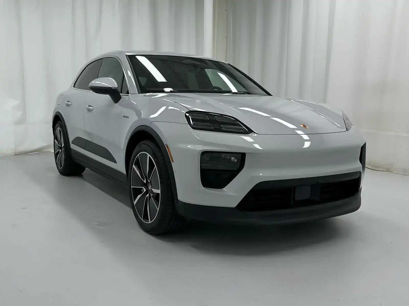 2025 Porsche Macan Macan 4S Electric's photo
