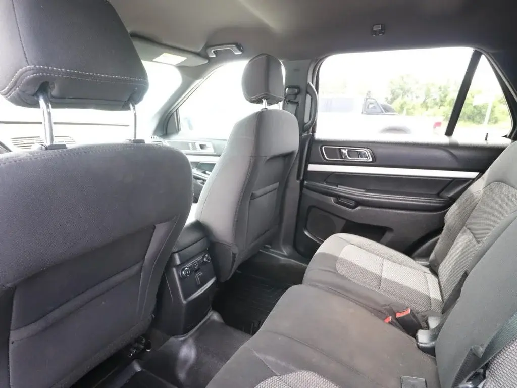 2017 Ford Explorer XLT 4WD photo 4
