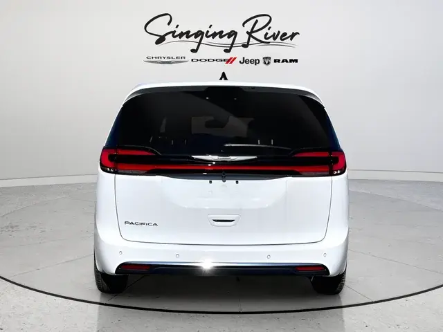 2026 Chrysler Pacifica Select photo 4