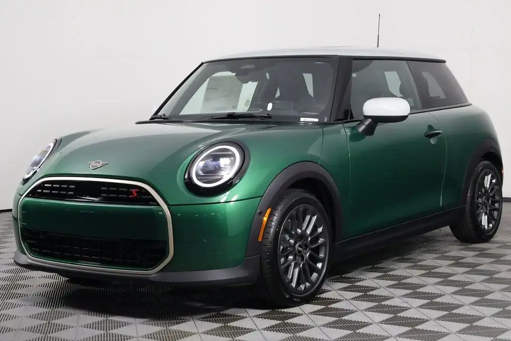 2026 MINI Hardtop Cooper S Signature's photo