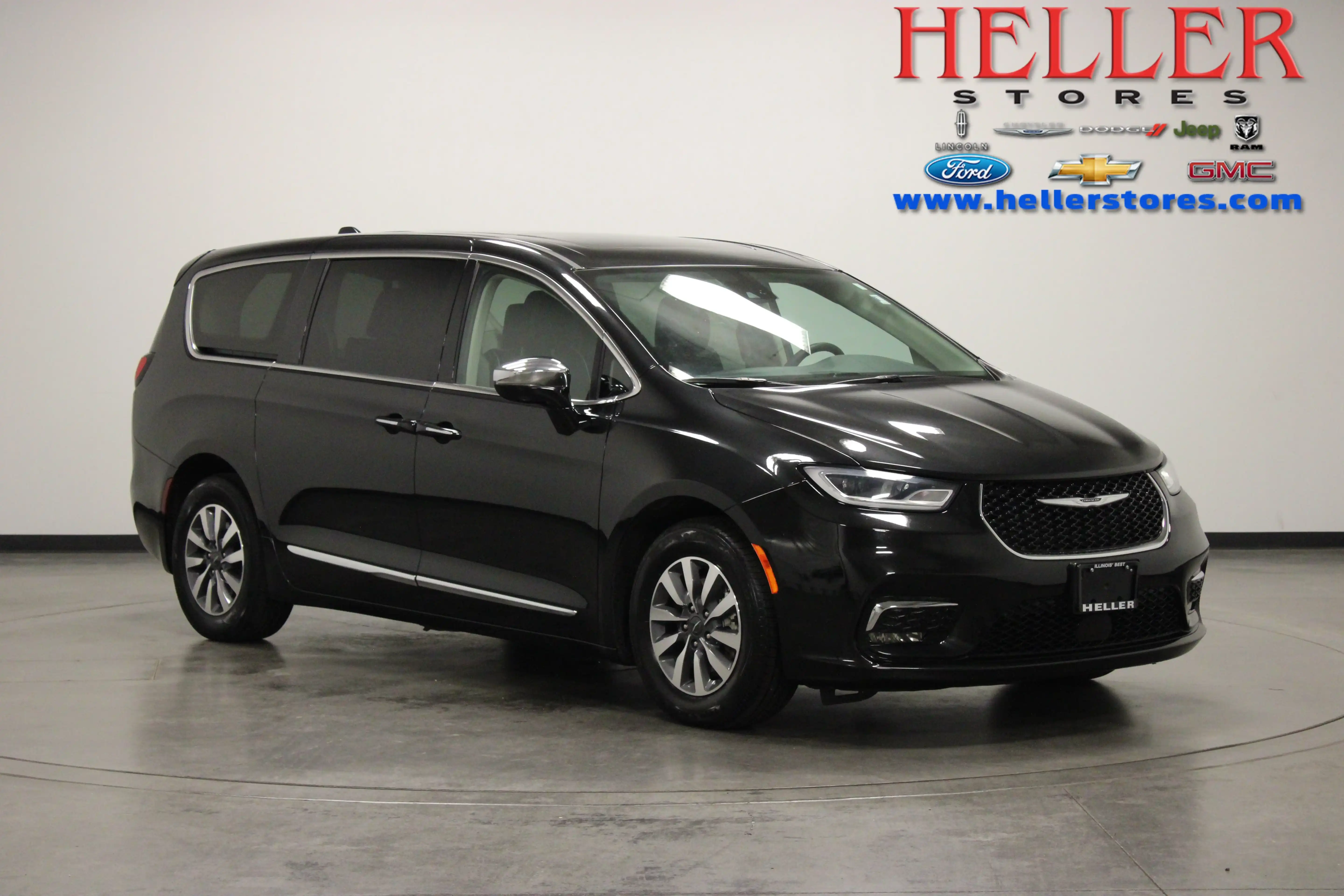 2023 Chrysler Pacifica Hybrid Limited Hybrid's photo