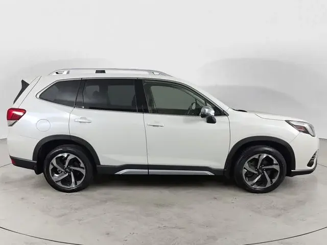 2023 Subaru Forester Touring photo 4