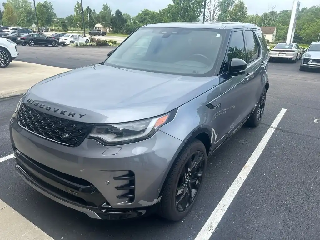 2023 Land Rover Discovery S R Dynamic's photo