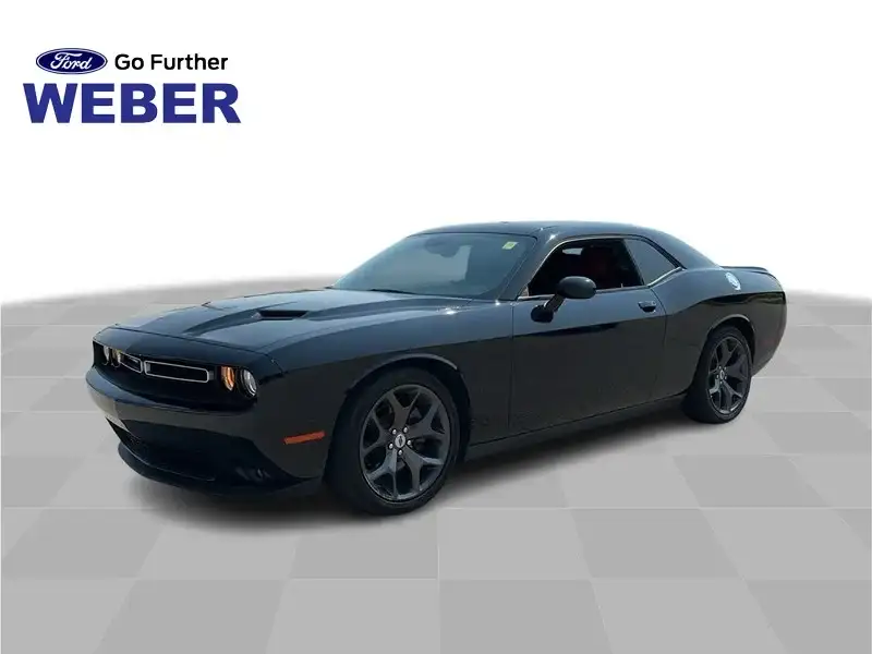 2017 Dodge Challenger SXT Plus's photo