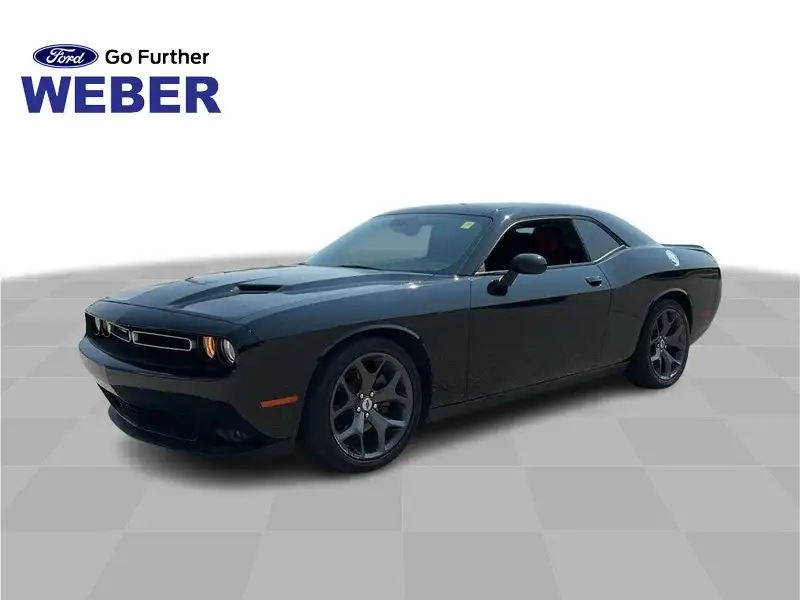 2017 Dodge Challenger SXT Plus photo 1