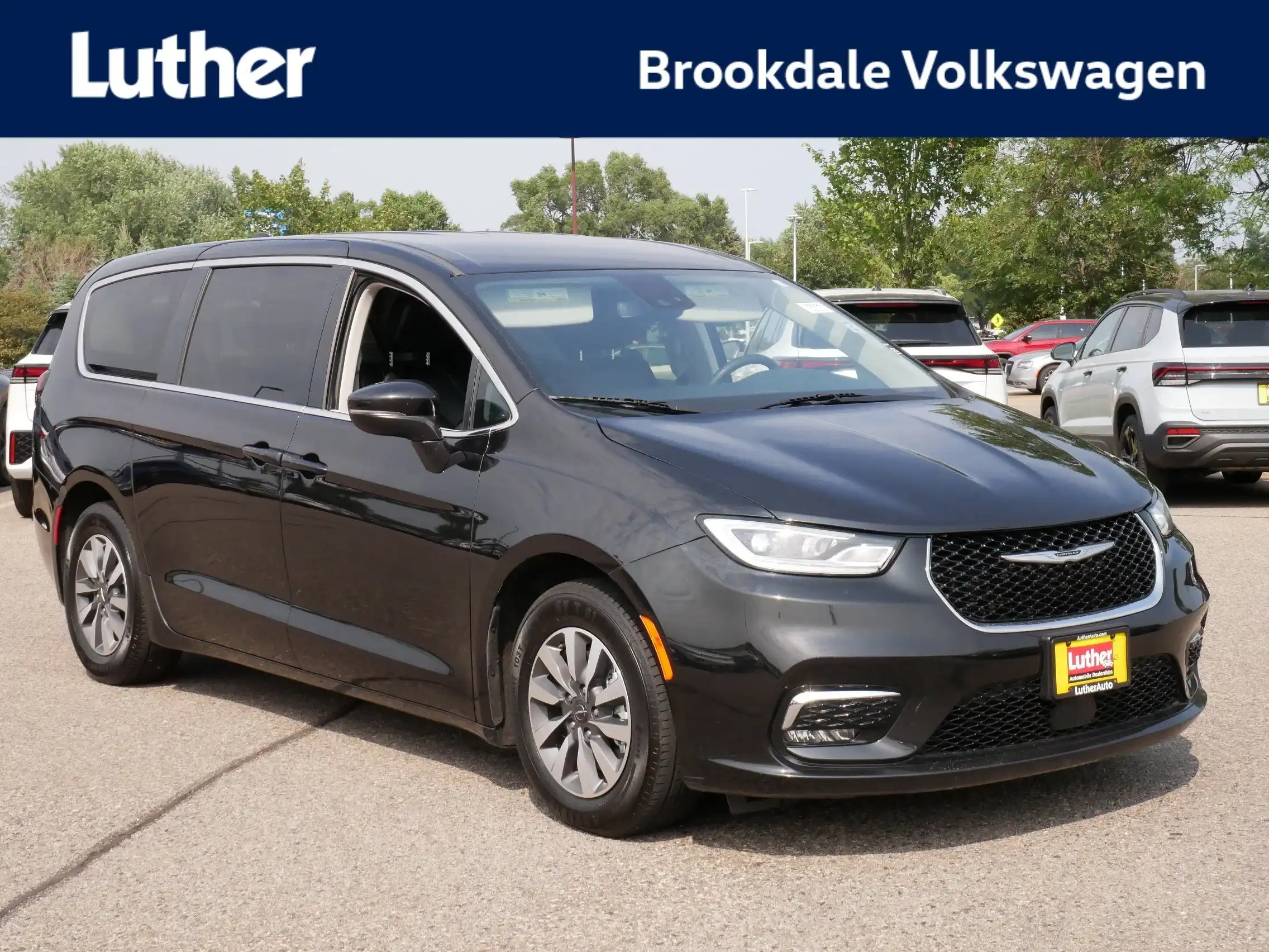 2023 Chrysler Pacifica Hybrid Touring L Hybrid's photo