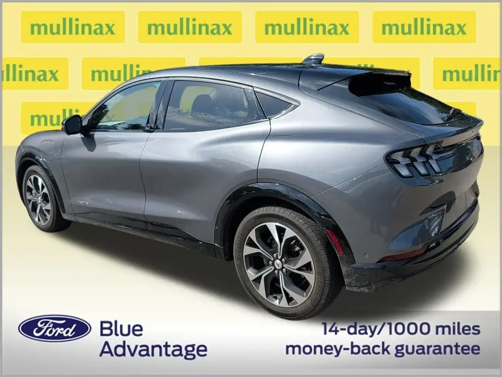 2023 Ford Mustang-Mach-e Premium photo 3