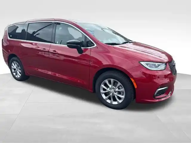 2025 Chrysler Pacifica Select AWD's photo