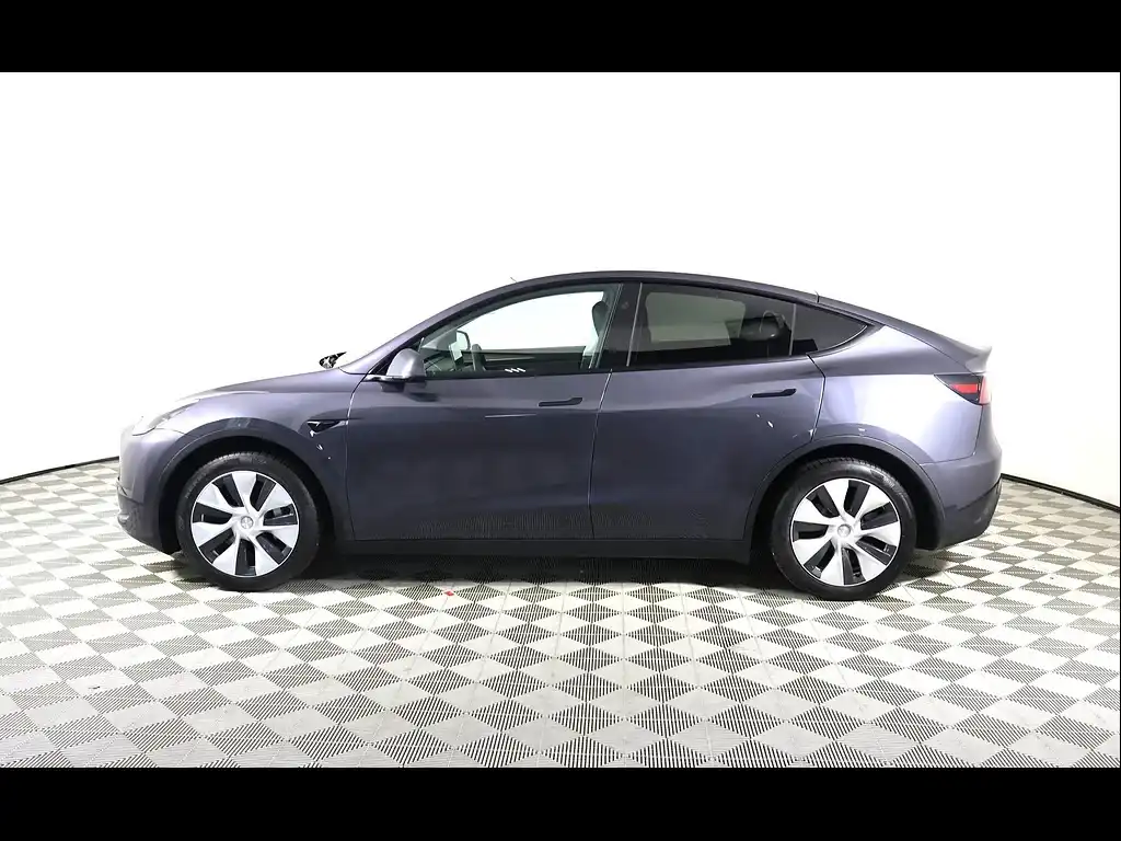 2023 Tesla Model Y Rear Wheel Drive's photo
