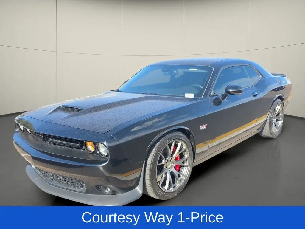 2016 Dodge Challenger SRT 392 photo 5