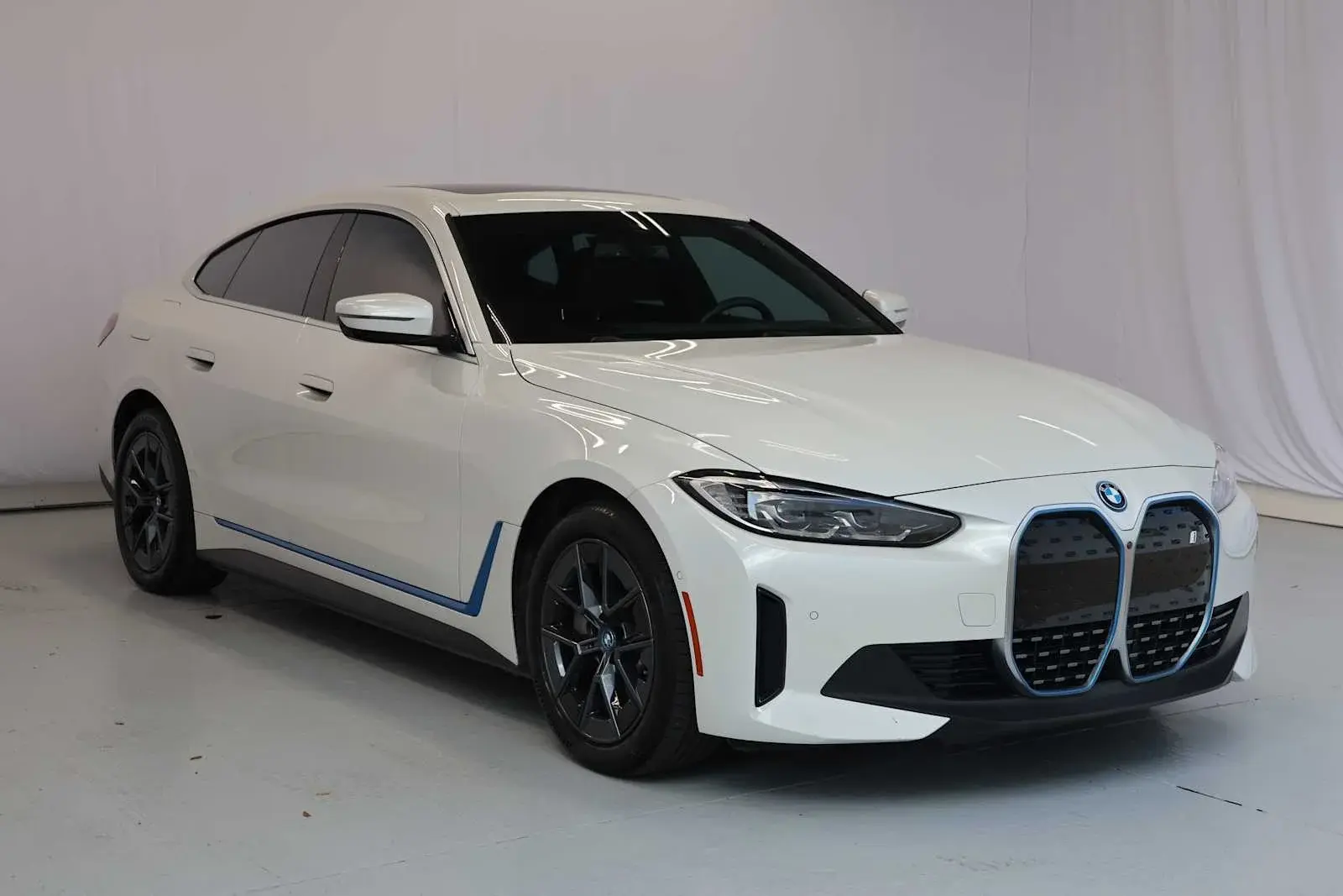 2023 BMW i4 eDrive35 photo 4
