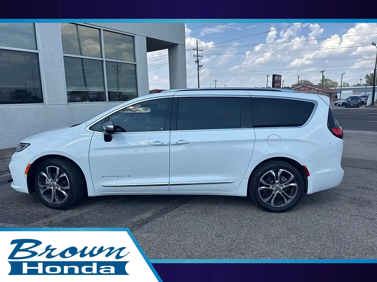 2025 Chrysler Pacifica Pinnacle's photo