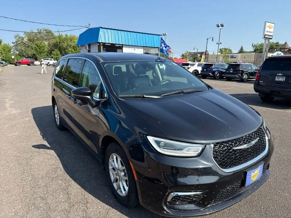 2023 Chrysler Pacifica Touring L photo 5
