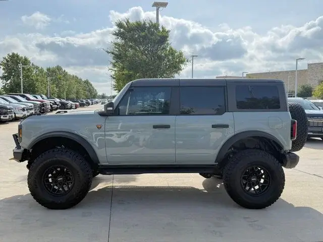 2023 Ford Bronco Badlands 4x4 photo 4