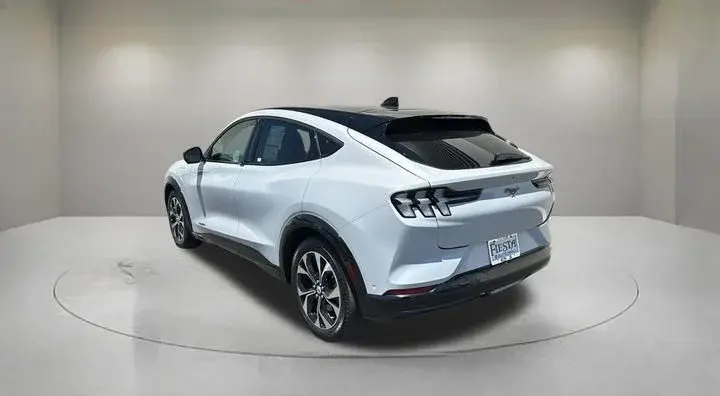 2023 Ford Mustang-Mach-e Premium photo 4