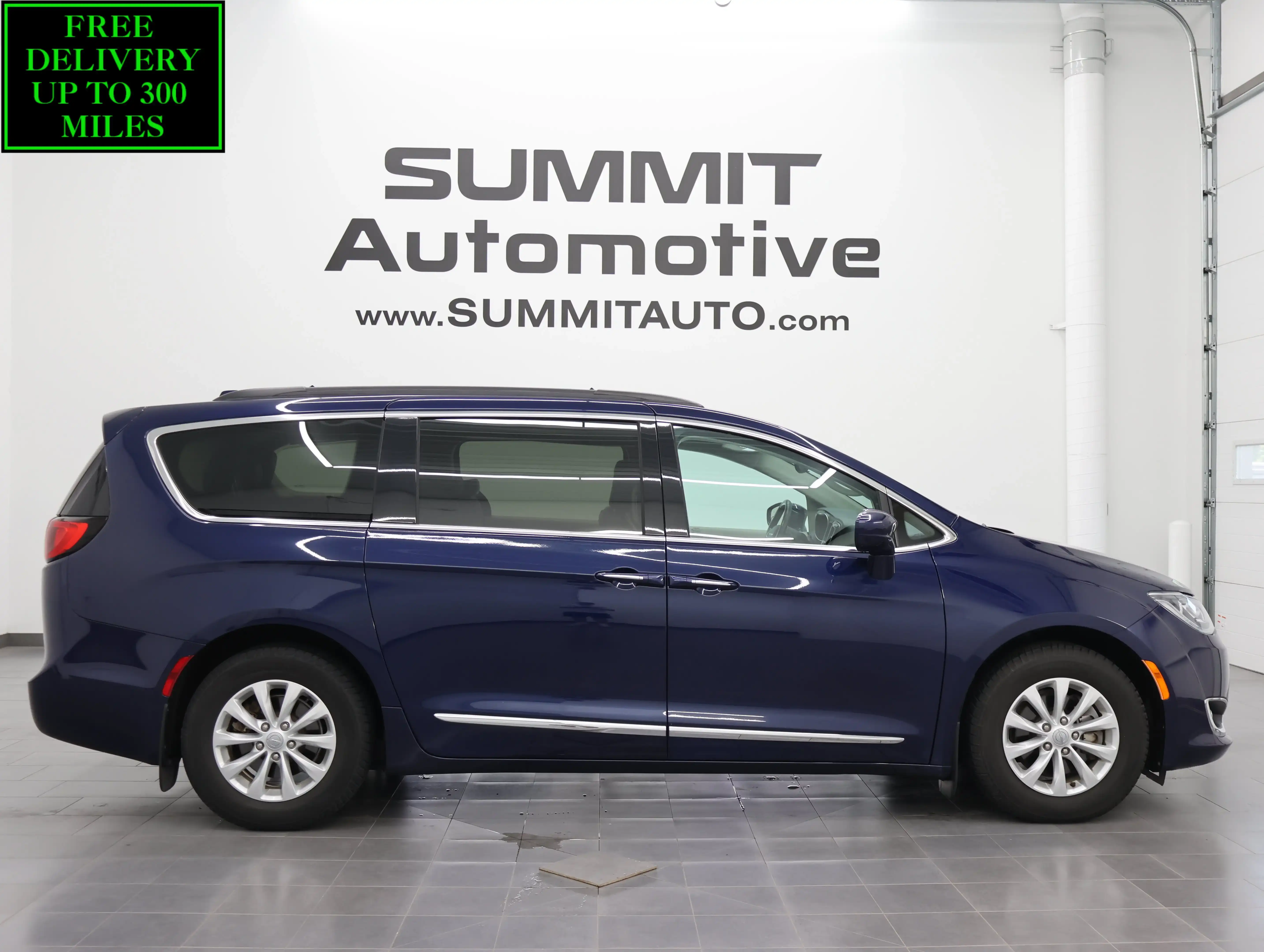 2017 Chrysler Pacifica Touring-L's photo