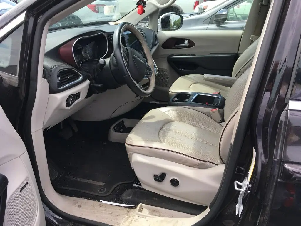 2017 Chrysler Pacifica Limited photo 4