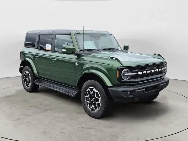 2025 Ford Bronco Outer Banks 4x4 photo 3
