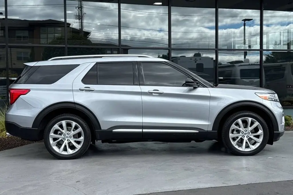 2022 Ford Explorer Platinum 4WD photo 3