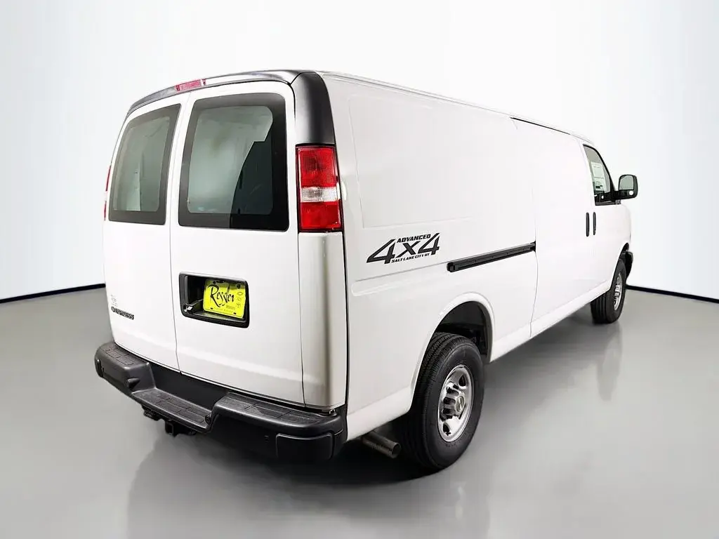 2026 Chevrolet Express 3500 Extended Work Van photo 5
