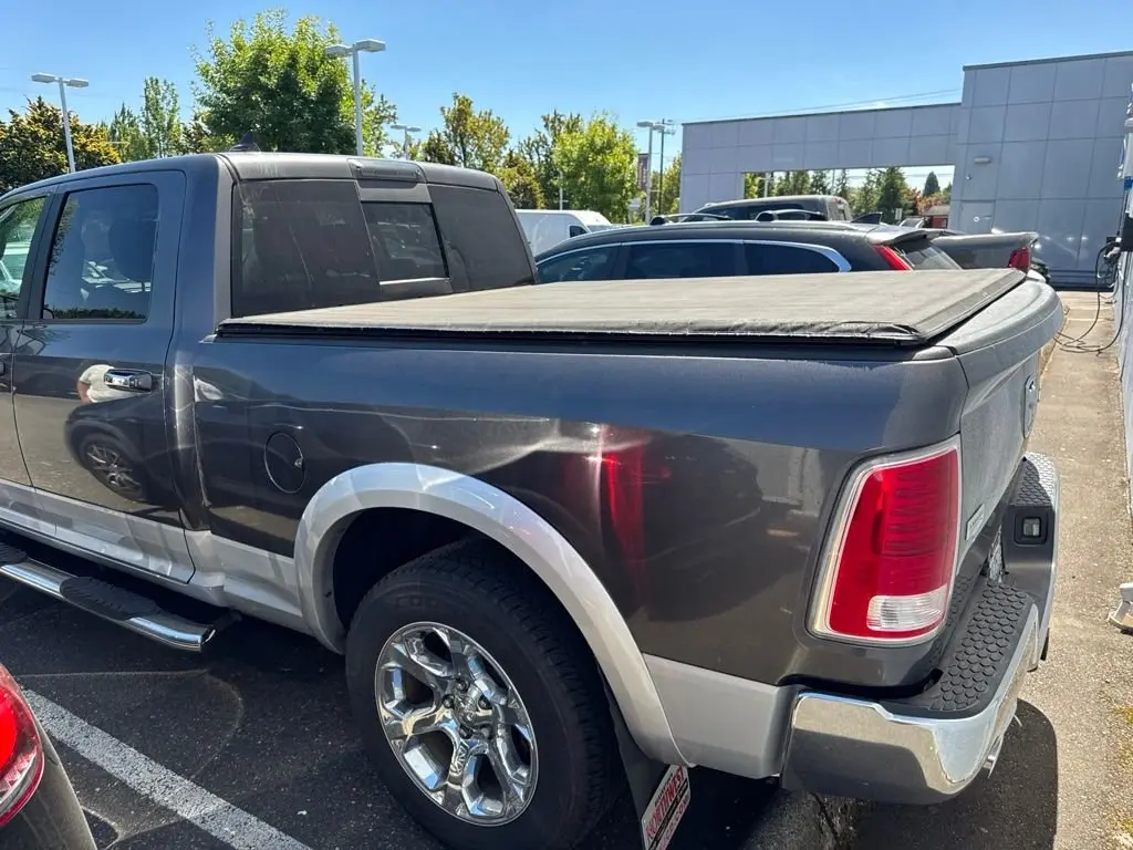 2016 RAM 1500 Laramie 4x4 Crew Cab 6'4 photo 4