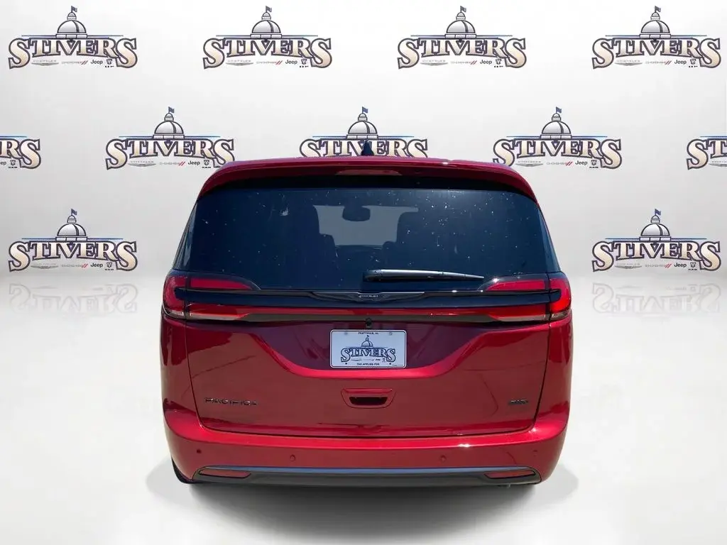 2026 Chrysler Pacifica Select AWD photo 5