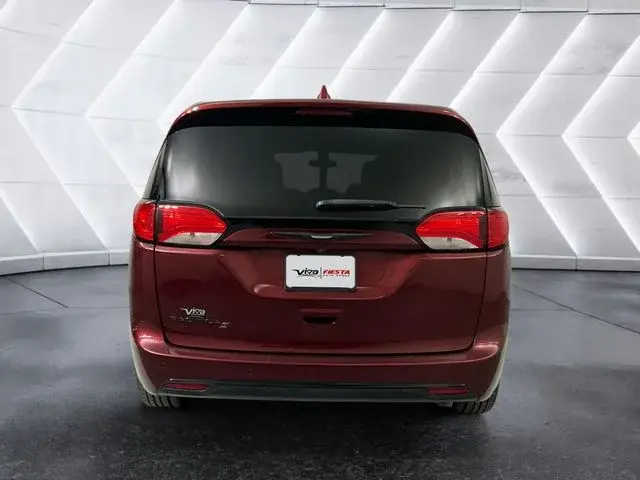 2018 Chrysler Pacifica Touring Plus photo 5