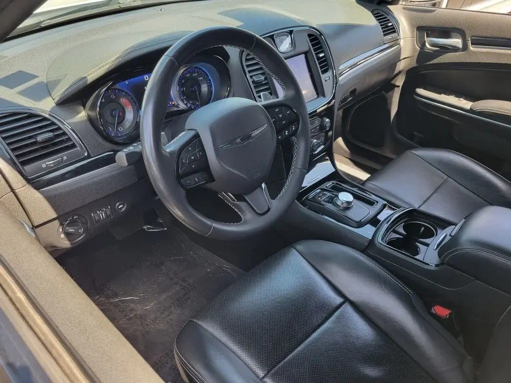 2023 Chrysler 300 S photo 3