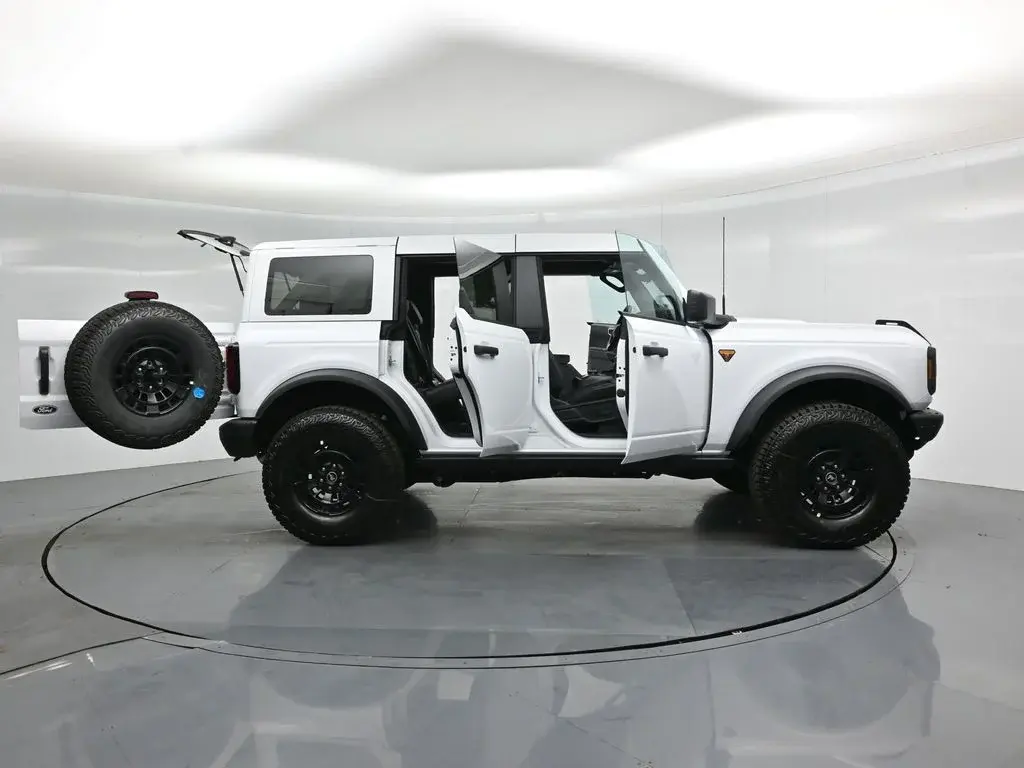 2026 Ford Bronco Badlands 4x4 photo 4