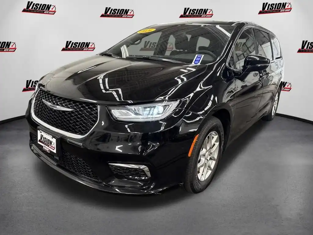 2026 Chrysler Pacifica Select's photo