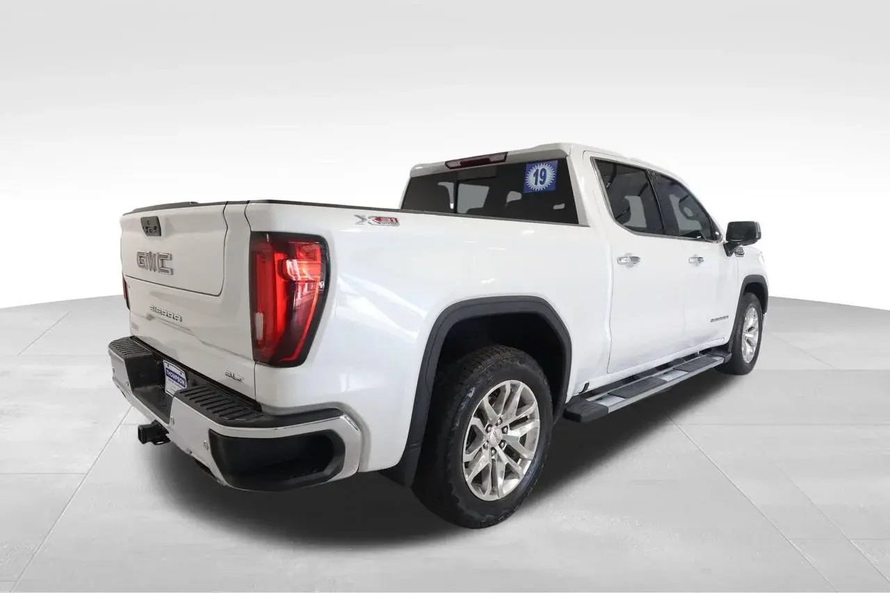 2019 GMC Sierra SLT 4WD Crew Cab Short Box photo 3