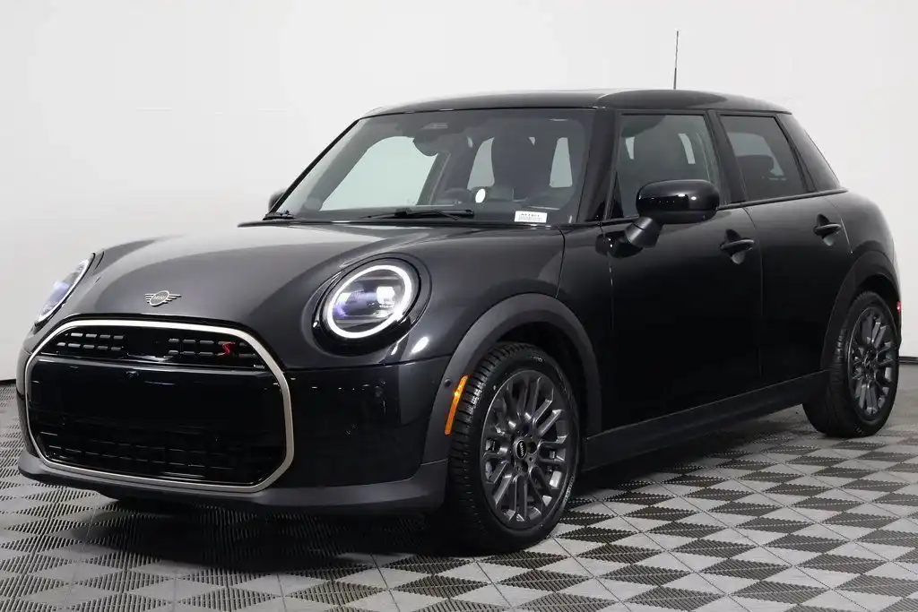 2026 MINI Hardtop Cooper S's photo