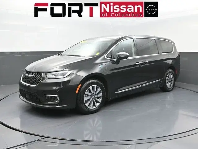 2023 Chrysler Pacifica Hybrid Limited Hybrid photo 3